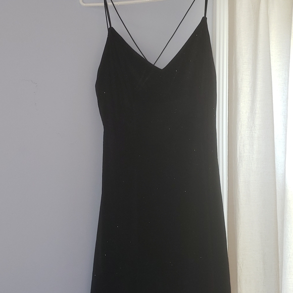 Dresses - Picture 3 of 4